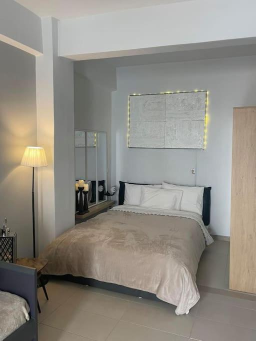 Studio In The Center, 2 Mins From The Beach Loutraki  Exterior photo